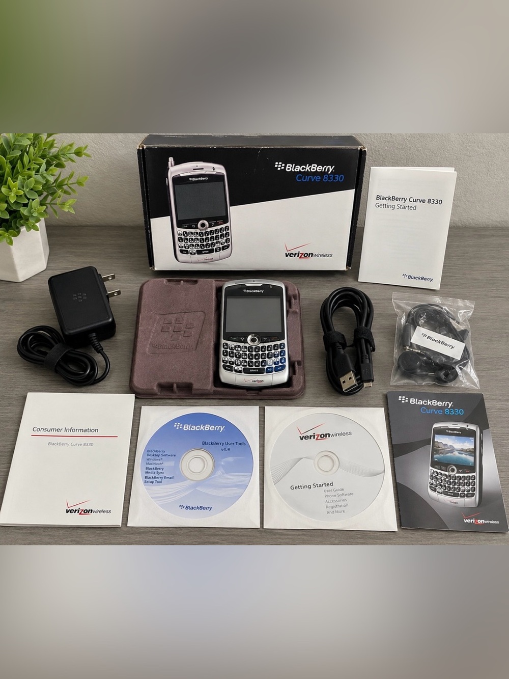 BlackBerry Curve 8330 Silver Verizon Smartphone Original Box Vintage